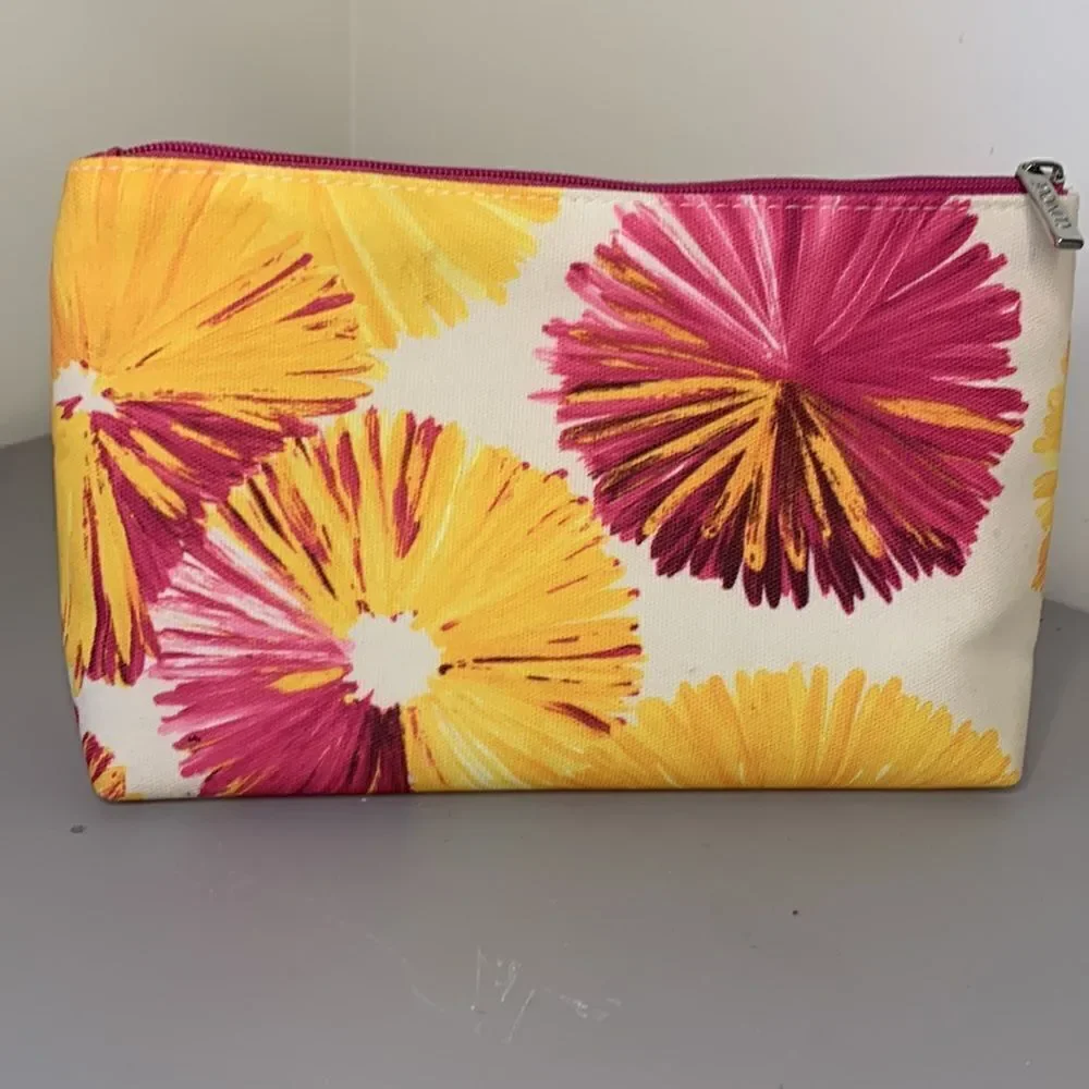 EUC Clinique LaLa DK makeup bag